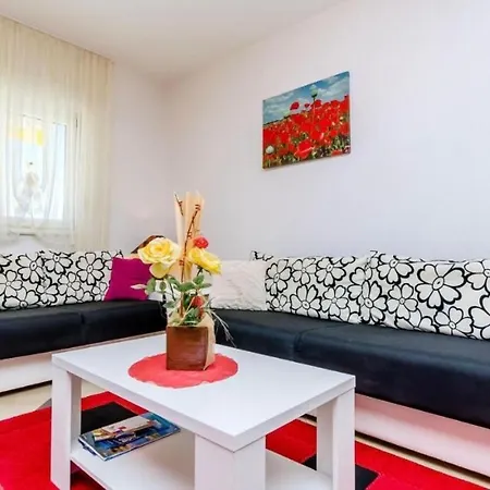 Apartment Palma 4 *